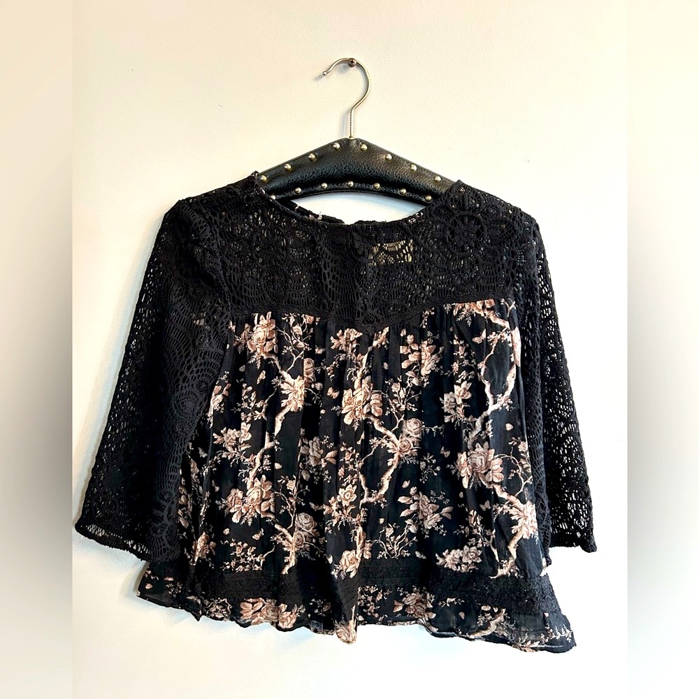 Denim & Supply floral and lace blouse! ✌️